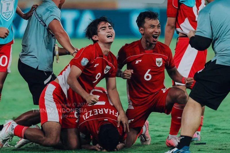 Pemain Timnas U-23 Indonesia melakukan selebrasi usai cetak gol - Timnas Indonesia