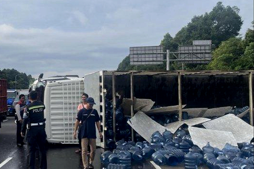 Kemendagri ancam batalkan SE Dedi Mulyadi yang larang truk sumbu 3 angkut AMDK 2 Truk ODOL