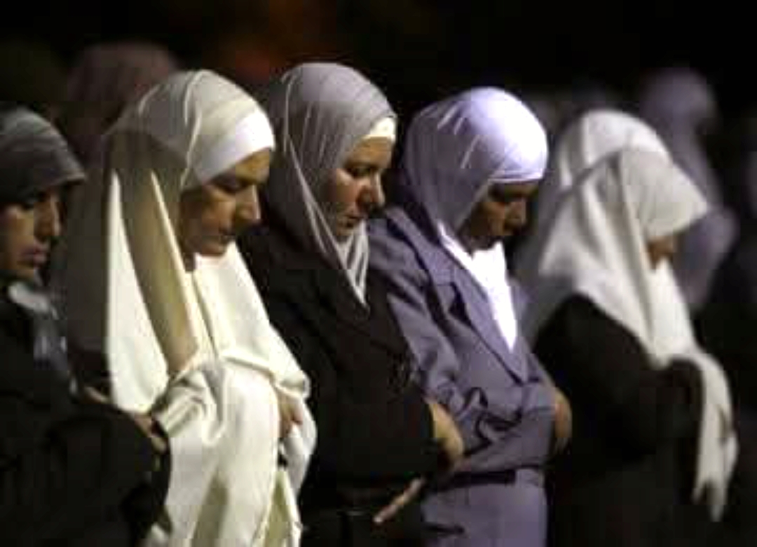Tak hanya Muslim, pemeluk Kristen Ortodoks berkerudung, shalat dan berpuasa 1 Ibadah jemaat Kristen Ortodoks mirip gerakan shalat