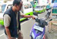 Warga Cibadak Sukabumi digegerkan penemuan motor diduga hendak dibakar - Ist