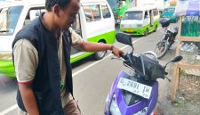 Warga Cibadak Sukabumi digegerkan penemuan motor diduga hendak dibakar - Ist