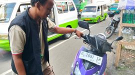 Warga Cibadak Sukabumi digegerkan penemuan motor diduga hendak dibakar - Ist