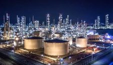 Oil Refinery atau kilang minyak - Ist