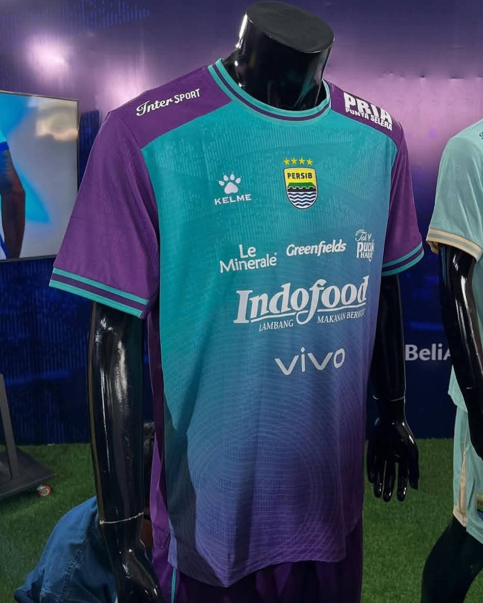 Jersey ketiga kiper Persib Kelme