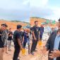 Warga Sukabumi dan Cianjur terlantar di Batam, Candra (kanan jaket hitam) - Ist