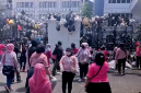 Gedung DPRD Jawa Barat ditimpuki sampah - Ist