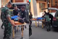 Komandan Kodim 0607 Sukabumi Letkol Indra Gunawan saat menjenguk Much Billal Tajudin Sopian - Ist