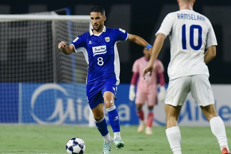 Luciano Gauyochea dalam laga Persib Bandung vs Lion City Sailor - Persib