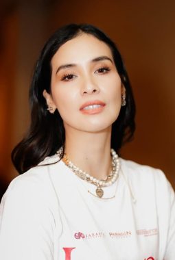 Kisah haru Marsha Timothy mantap memeluk Islam
