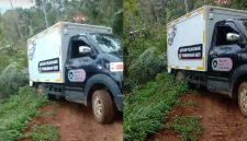 Mobil MBG terperosok jalan butut di Kalibunder Sukabumi - Syaepah Sumarna Sadevah