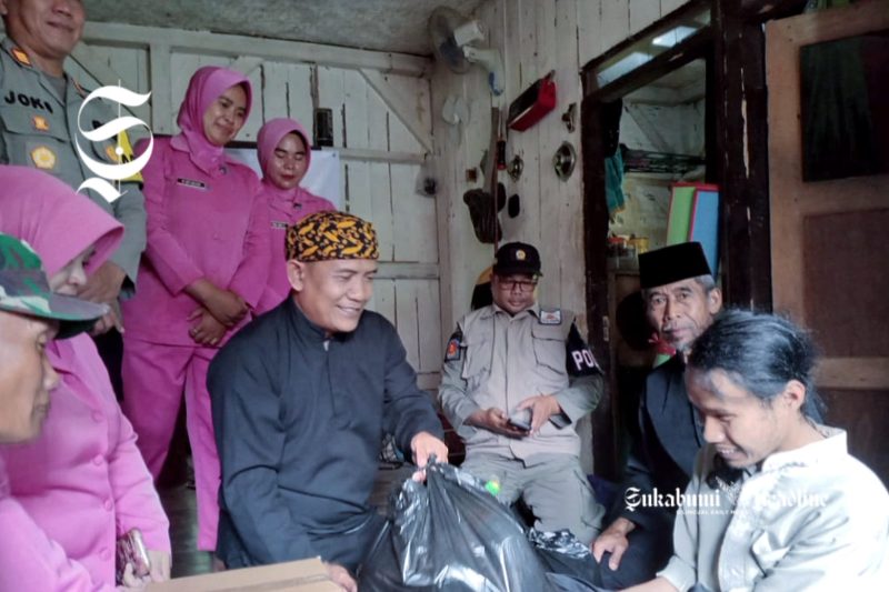 Pemdes, Babinsa hingga Kapolsek bantu tuna netra sebatang kara di Nyalindung Sukabumi - Pemdes Bojongsari