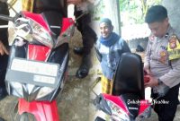 Warga Cidahu Sukabumi dikejutkan temuan sepeda motor tergeletak di samping rumah - Anry Wijaya