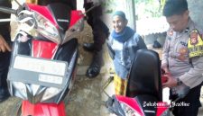 Warga Cidahu Sukabumi dikejutkan temuan sepeda motor tergeletak di samping rumah - Anry Wijaya