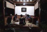 Warga sedang melakukan kegiatan ronda malam - Ist