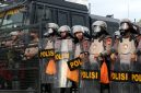 Anggota polisi mengamankan aksi demonstrasi - Shutterstock
