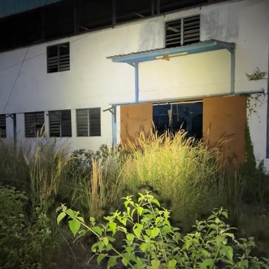 Bangunan terbengkalai bekas PT Baju Indah Indonesia Sukabumi