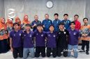 Tiga siswa SMA PGRI Cicurug Sukabumi bakal tampil di Piala Dunia U-17 Qatar berfoto bersama guru dan kepala sekolah - Indra Kurniawan