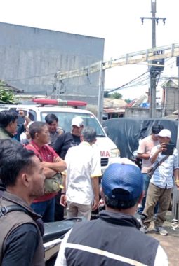 Mosi tidak percaya, warga geruduk Kades Babakanjaya Sukabumi