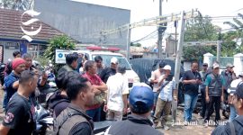 Gerakan Masyarakat Babakanjaya Bersatu geruduk kades di Parungkuda Sukabumi - Anry Wijaya