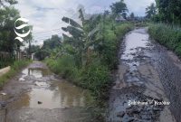Hancur jalan penghubung Parungkuda - Bojonggenteng - Parakansalak Sukabumi - Anry Wijaya
