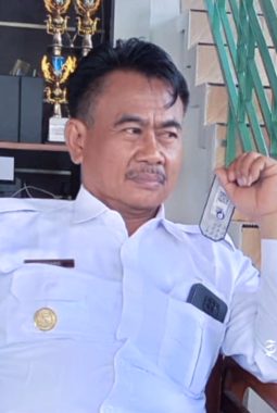 12 dosa Kades Babakanjaya Sukabumi versi warga: Kandang kambing hingga suap mobil