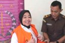 Kades Cikujang Sukabumi Heni Mulyani tersenyum lebar - Ist