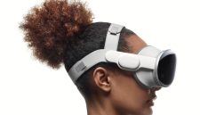 Nikmati petualangan dengan Apple Vision Pro versi terbaru - Apple