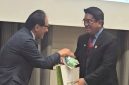 Rektor UI Heri Hermansyah raih Tohoku University International Award
Rektor UI Heri Hermansyah ketika menerima penghargaan dari Tohoku University International Award Jepang - Dokumen Pribadi