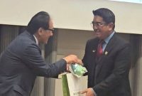Rektor UI Heri Hermansyah raih Tohoku University International Award
Rektor UI Heri Hermansyah ketika menerima penghargaan dari Tohoku University International Award Jepang - Dokumen Pribadi
