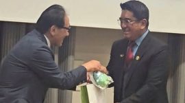 Rektor UI Heri Hermansyah raih Tohoku University International Award
Rektor UI Heri Hermansyah ketika menerima penghargaan dari Tohoku University International Award Jepang - Dokumen Pribadi