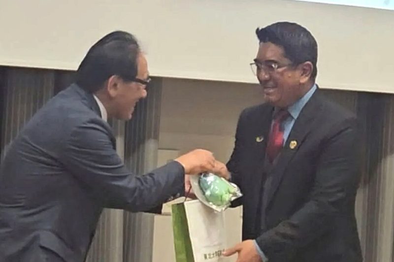 Rektor UI Heri Hermansyah raih Tohoku University International Award
Rektor UI Heri Hermansyah ketika menerima penghargaan dari Tohoku University International Award Jepang - Dokumen Pribadi