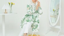 Tunik dengan detail ruffle