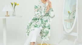 Tunik dengan detail ruffle