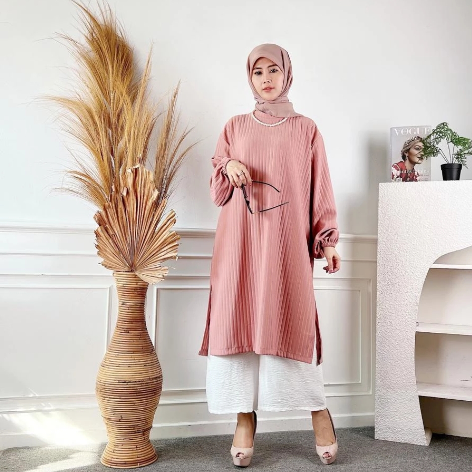 Hijabers Sukabumi, ini trend gamis, tunik, abaya akhir tahun versi AI, plus bahan dan warna 4 Tunik panjang