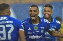 Uilliam Barros selebrasi usai mencetak gol - Persib