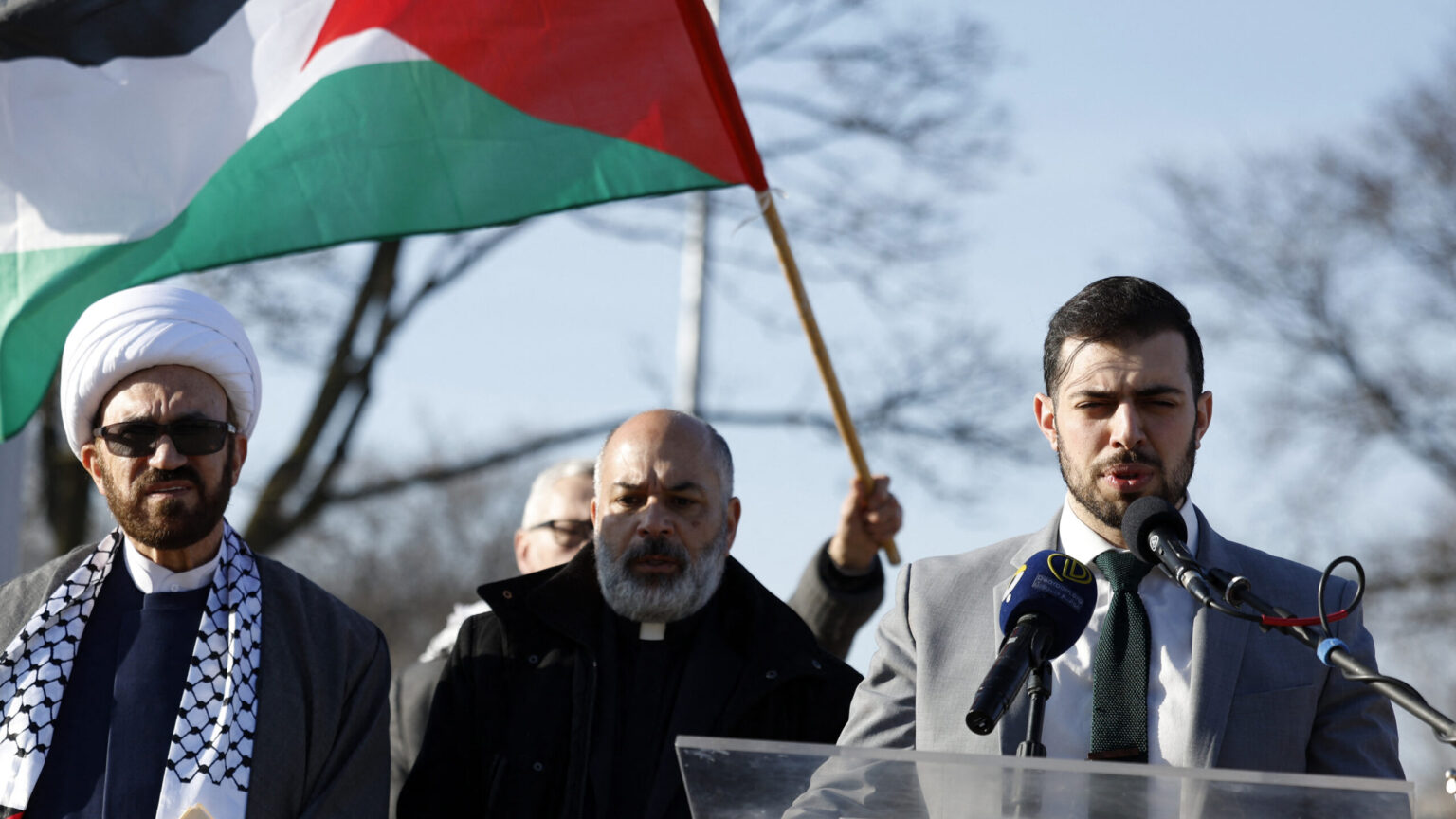 Minibiografi Abdullah Hammoud: Kisah Muslim jadi Wali Kota Dearborn Michigan AS 2 Abdullah Hammoud dalam aksi pro Palestina di AS - Ist