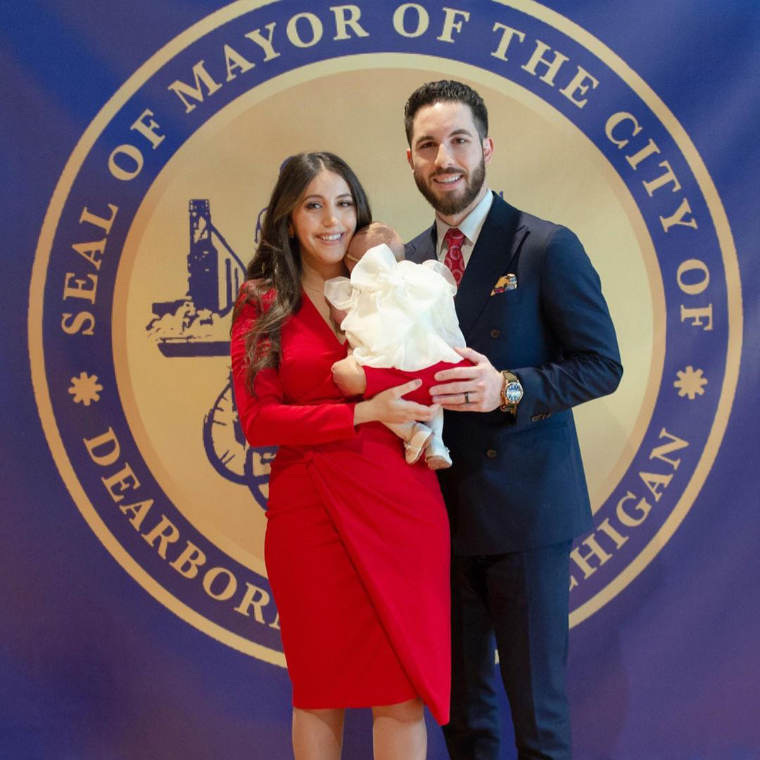 Minibiografi Abdullah Hammoud: Kisah Muslim jadi Wali Kota Dearborn Michigan AS 1 Abdullah Hammoud dan istrinya Fatima Beydoun