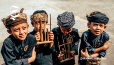 Anak-anak di Kasepuhan Sinarresmi - Kasepuhan Sinar Resmi