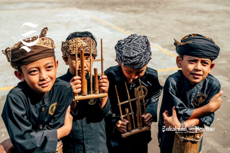 Anak-anak di Kasepuhan Sinarresmi - Kasepuhan Sinar Resmi