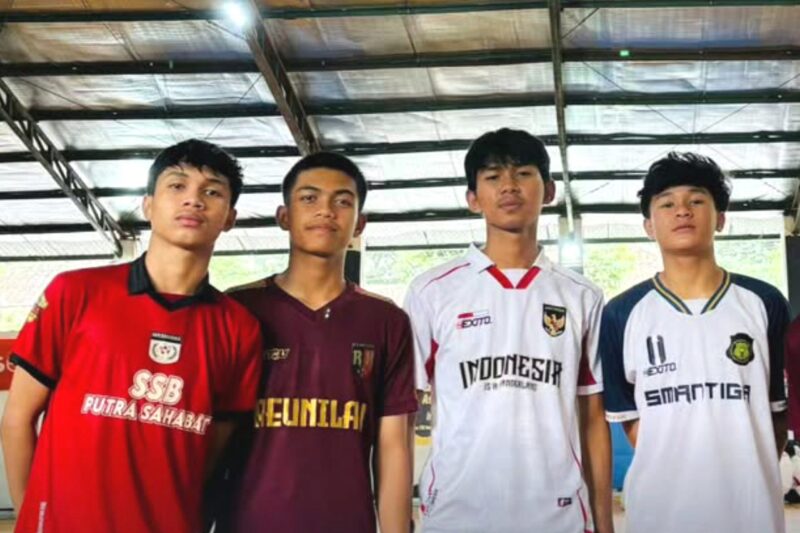 Athmar Attariz Maldeanie (kiri baju merah) - Ist