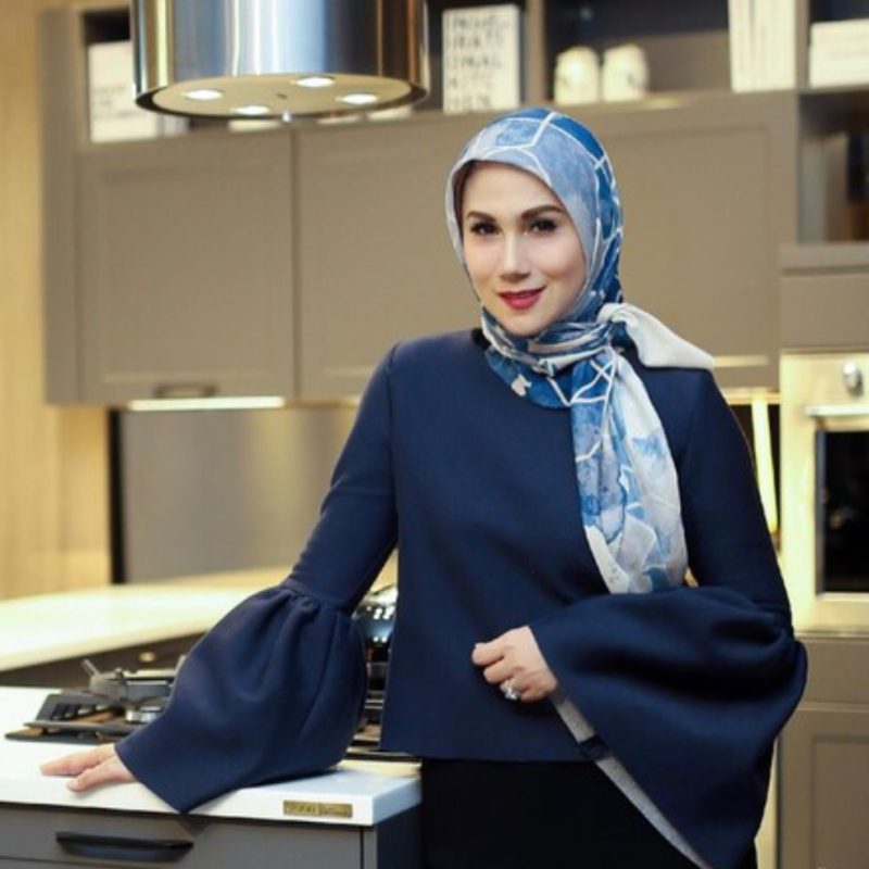 Busana Muslimah untuk kerja ala Marini Zumarnis - @marinizumarnisreal