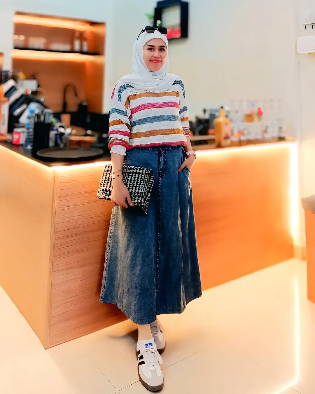 Hijabers Sukabumi, ini lho 5 model busana kerja Muslimah usia 40-50 tahun 3 Busana Muslimah untuk kerja ala Aya Naya Lemon