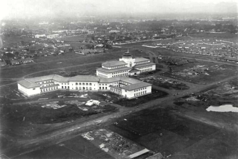 Gedung Sate, Kantor Gubernur Jawa Barat - Tropen Museum