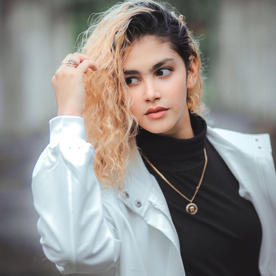 6 foto Helwa Bachmid, istri Habib Bahar bin Smith ngaku ditelantarkan: anggun, sporty dan seksi 3 Helwa Bachmid - @helwabachmid_