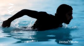 Ilustrasi pria Arab berenang di pantai - sukabumiheadline.com