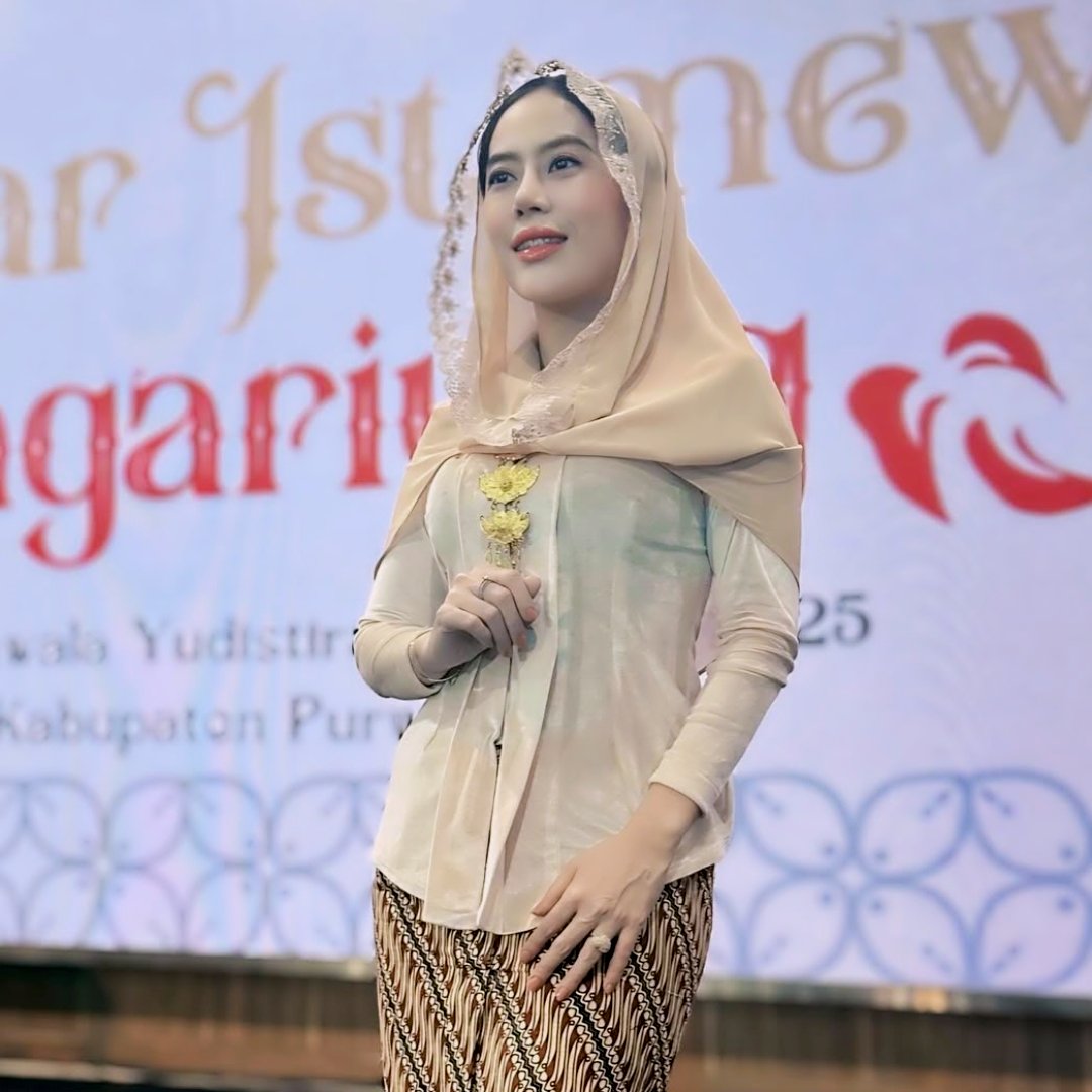 Foto-foto Kanaya Whu tampil anggun dengan busana Muslimah, vokalis Emka 9 didirikan KDM - @kanayawhu