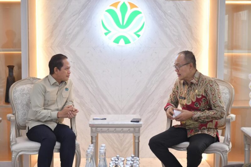 Menteri Lingkungan Hidup, Hanif Faisol dan Wali Kota Sukabumi, Ayep Zaki - Ayep Zaki