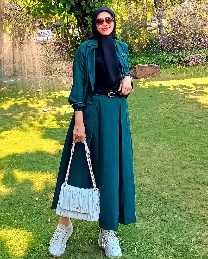 Hijabers Sukabumi, ini lho 5 model busana kerja Muslimah usia 40-50 tahun 2 Model busana Muslimah untuk kerja ala Aya Naya Lemon