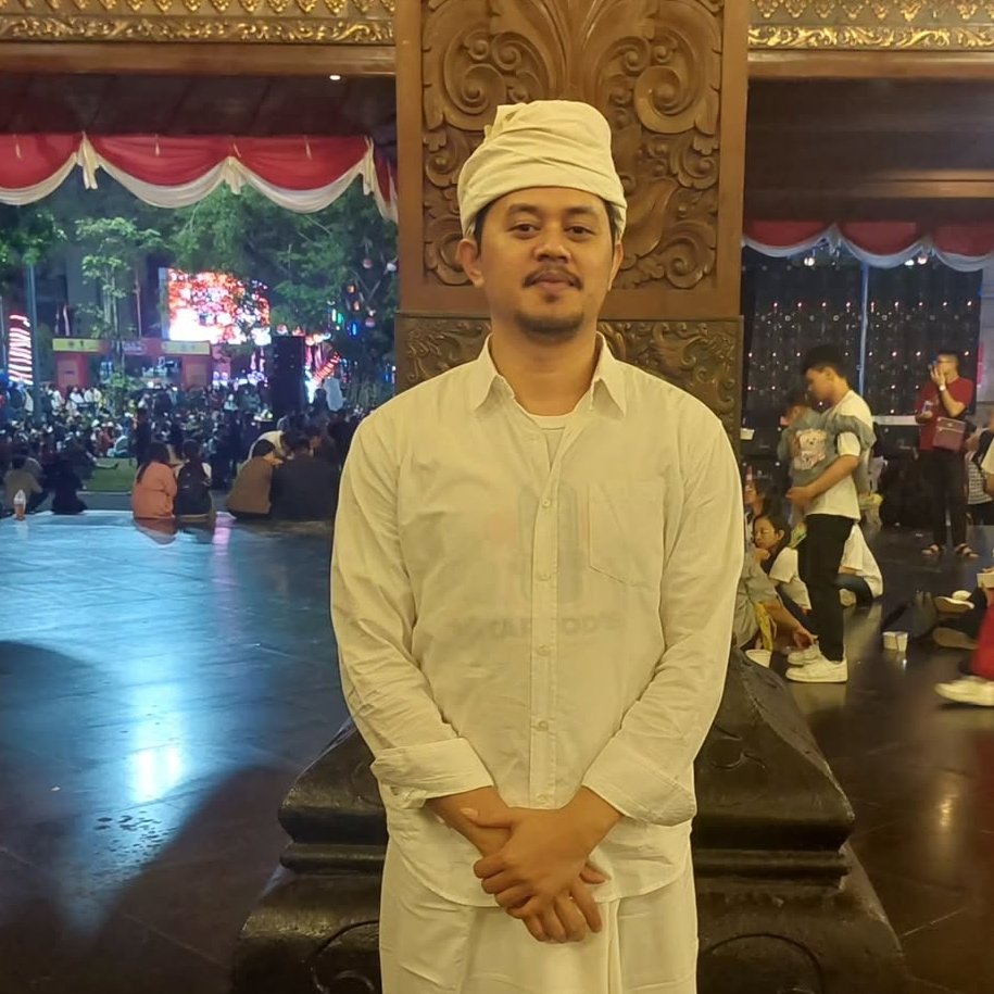 Mata Luka Sengkon Karta, Peri Sandi Huizche: 5 Fakta penyair Indonesia asal Sukabumi 1 Peri Sandi - @perisandihuizche