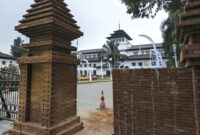 Penampakan pintu gerbang Gedung Sate sebelum dan sesudah perubahan - Ist
